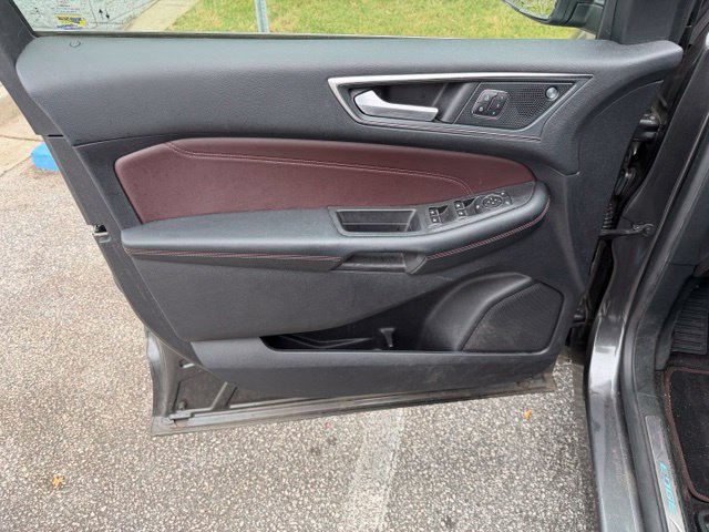 Used 2020 Ford Edge Titanium w/ Equipment Group 301A FWD image 5