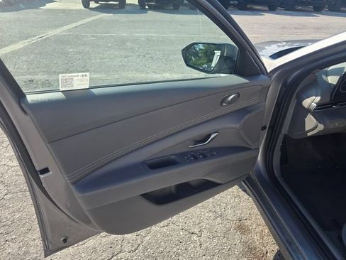 Used 2025 Hyundai Elantra SEL FWD image 15