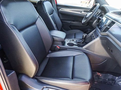 Used 2020 Volkswagen Atlas Cross Sport SE w/ Panoramic Sunroof Package image 14