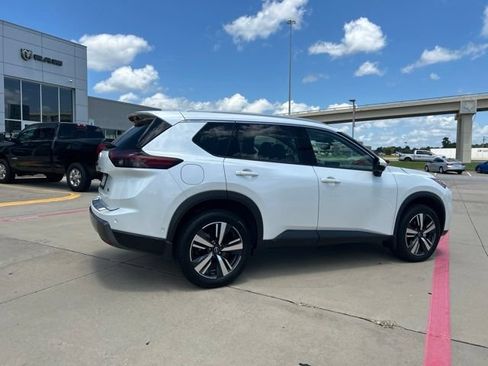 Used 2025 Nissan Rogue SL FWD image 18