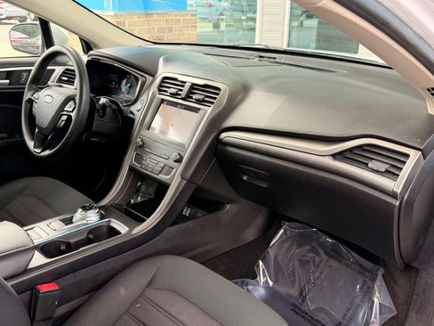 Used 2019 Ford Fusion SE FWD image 20