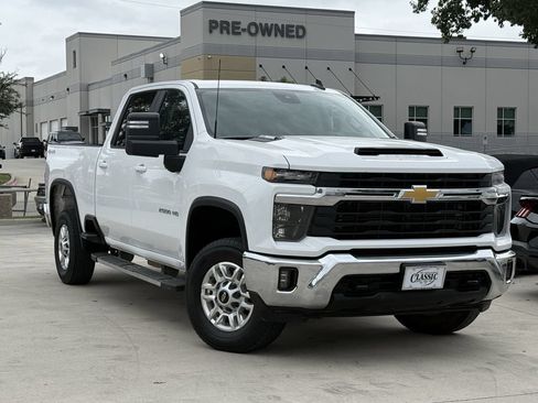 Used 2025 Chevrolet Silverado 2500 LT w/ Convenience Package AWD/4WD image 2