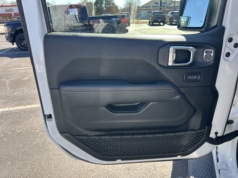 Used 2021 Jeep Wrangler Unlimited Sahara w/ Cold Weather Group image 11