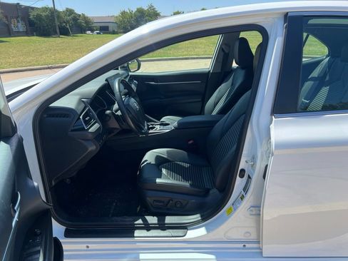 Used 2024 Toyota Camry SE FWD image 5