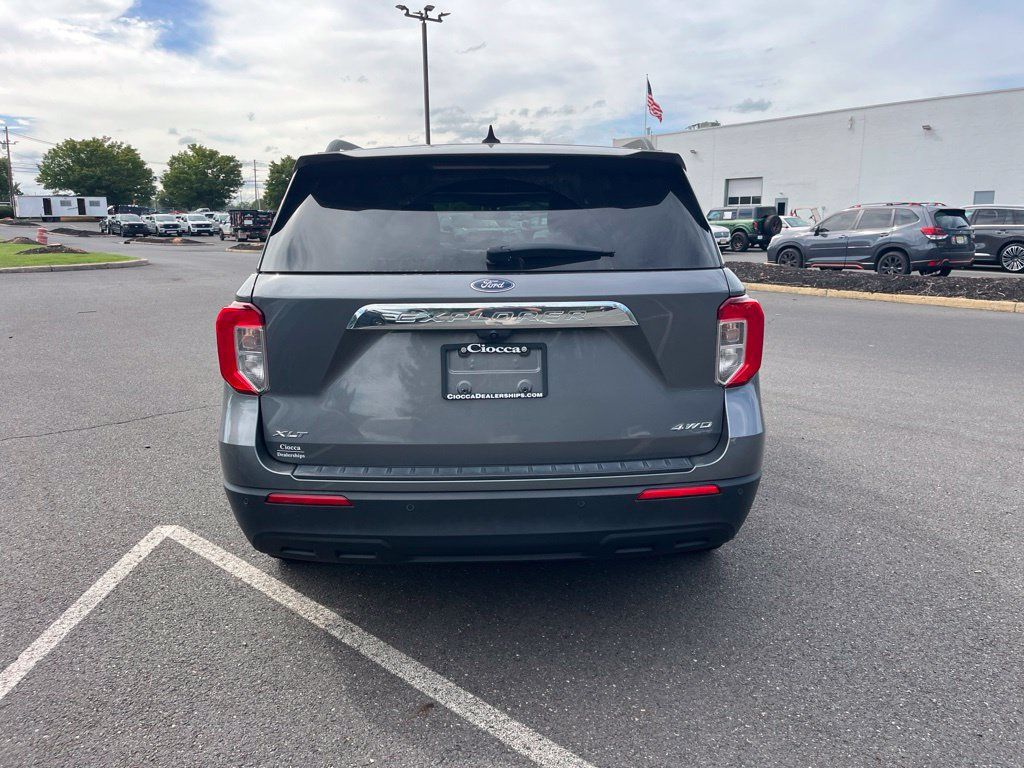 Used 2023 Ford Explorer XLT AWD/4WD image 5