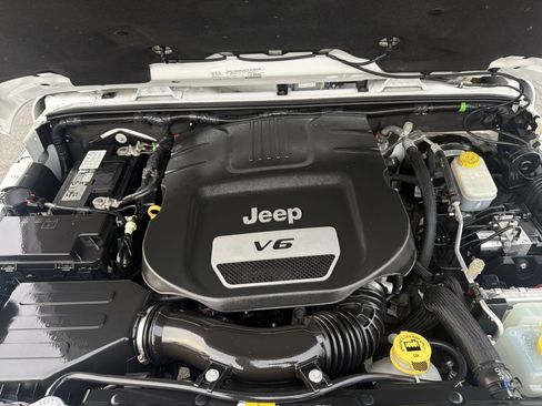 Used 2017 Jeep Wrangler Unlimited Sahara w/ Dual Top Group image 25