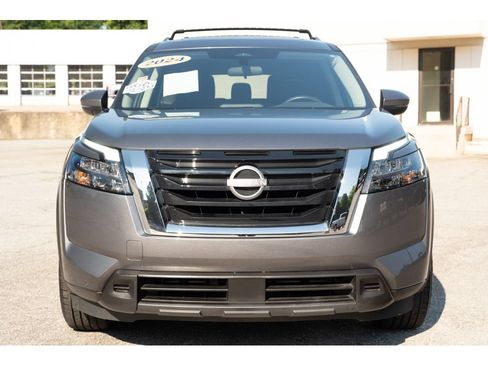 Used 2024 Nissan Pathfinder SV w/ SV Premium Package FWD image 3