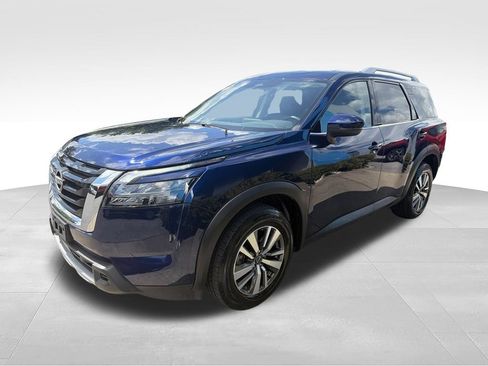 Used 2025 Nissan Pathfinder SL AWD/4WD image 5