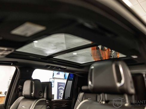 Used 2021 Cadillac Escalade ESV Premium Luxury w/ LPO, Floor Liner Package AWD/4WD image 20