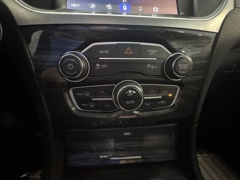 Used 2022 Chrysler 300 Touring L AWD/4WD image 32