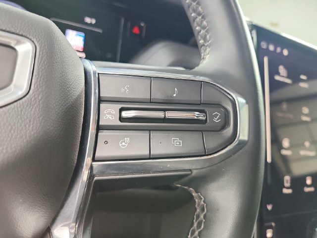 Used 2025 GMC Yukon Denali RWD image 24