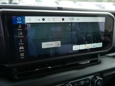 Used 2024 Jeep Wrangler Sahara image 29