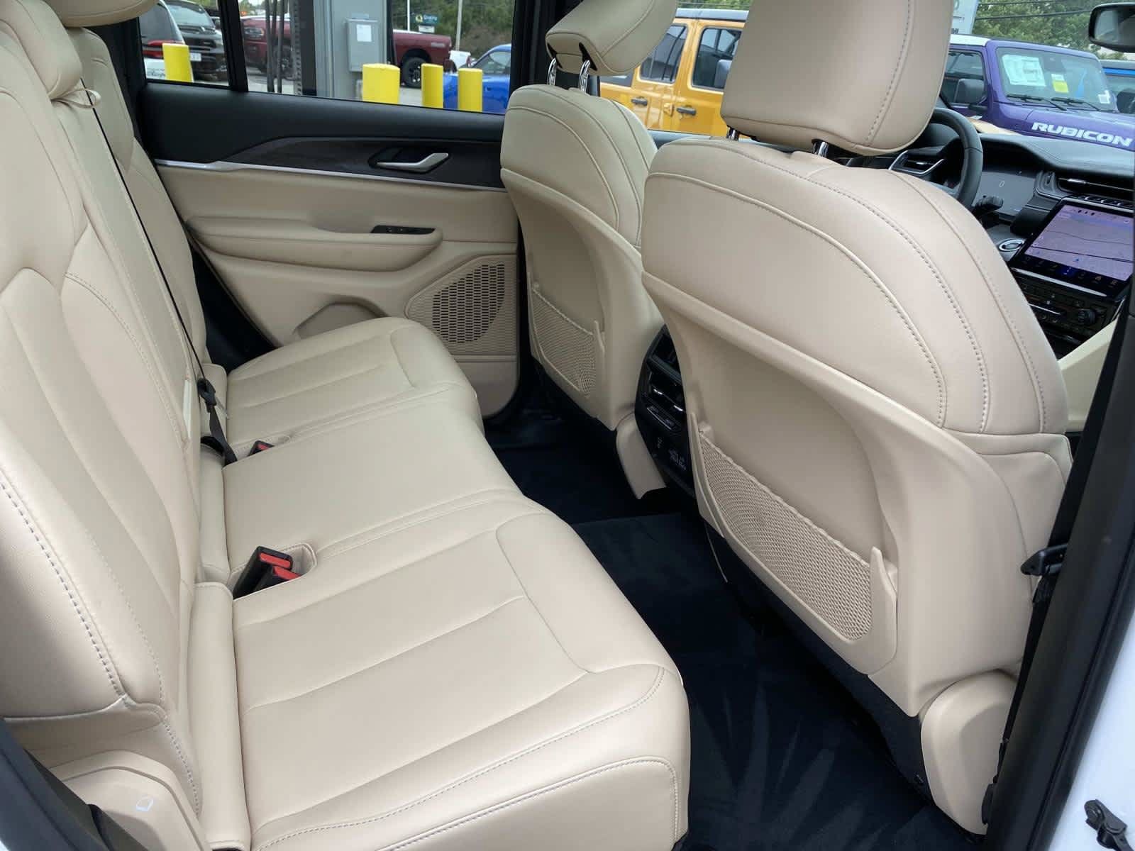 Certified 2023 Jeep Grand Cherokee Limited AWD/4WD image 24