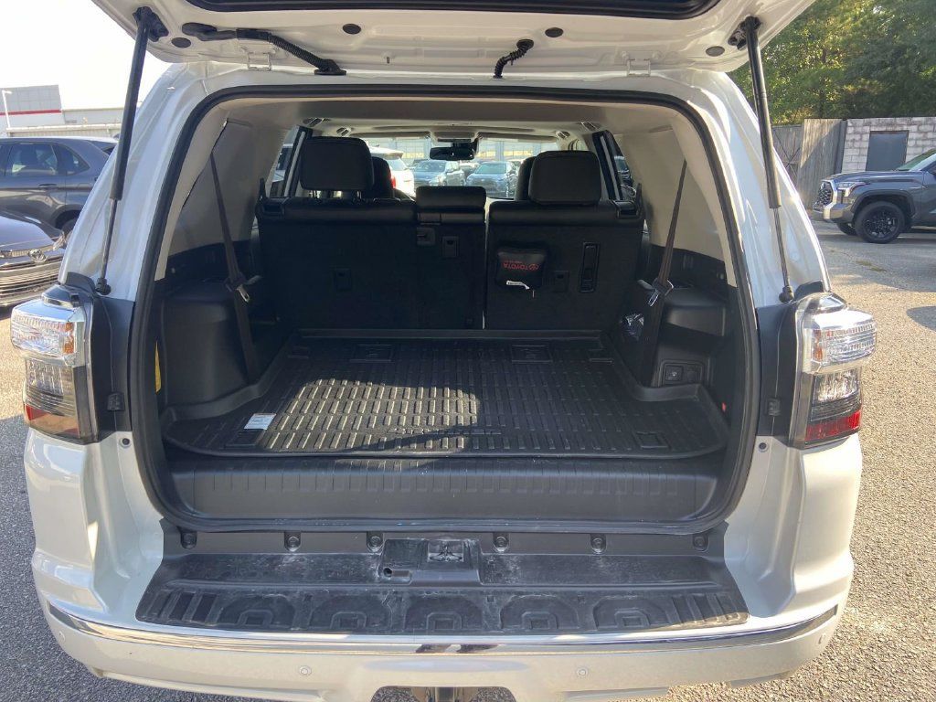 Used 2024 Toyota 4Runner Limited AWD/4WD image 9