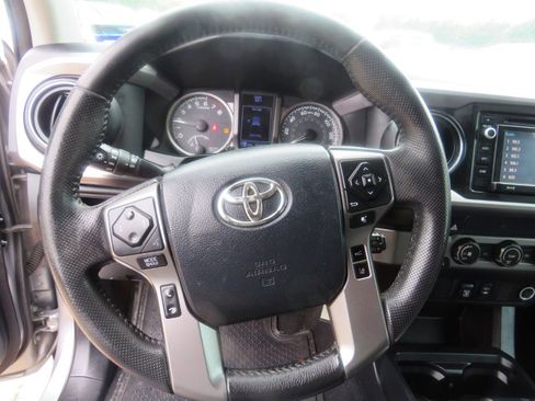 Used 2019 Toyota Tacoma SR5 RWD image 13