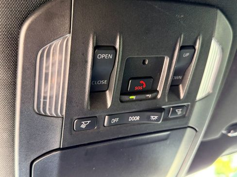 Used 2024 Toyota Highlander LE image 29