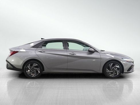 Used 2025 Hyundai Elantra SEL image 6