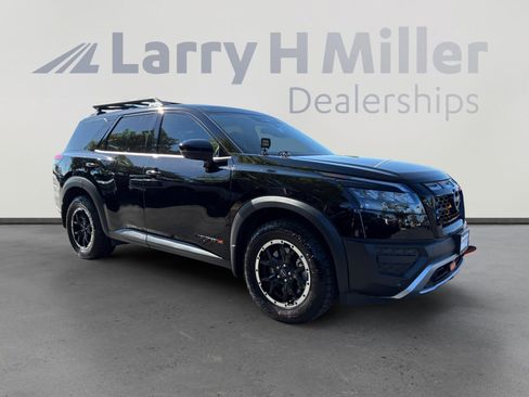 Used 2025 Nissan Pathfinder Rock Creek AWD/4WD image 7
