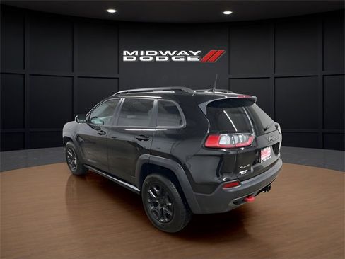 Used 2019 Jeep Cherokee Trailhawk image 3