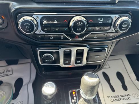 Used 2022 Jeep Wrangler Sport AWD/4WD image 9