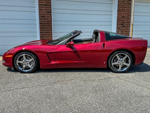 Used 2007 Chevrolet Corvette Coupe w/ Preferred Equipment Group RWD image 22
