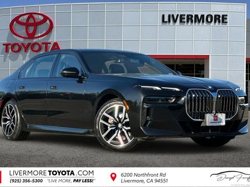 Used 2025 BMW 740i RWD image 1