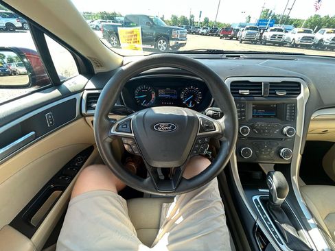 Used 2015 Ford Fusion SE FWD image 26