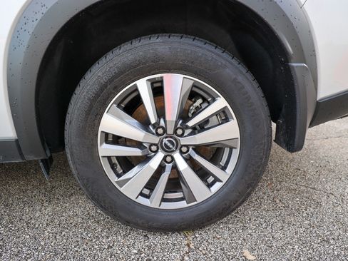 Used 2025 Nissan Pathfinder SL AWD/4WD image 14