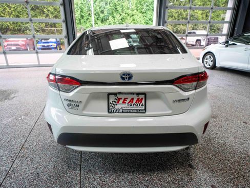 Used 2022 Toyota Corolla LE FWD image 3