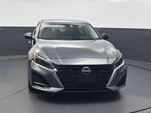 Used 2025 Nissan Altima 2.5 SV FWD image 13