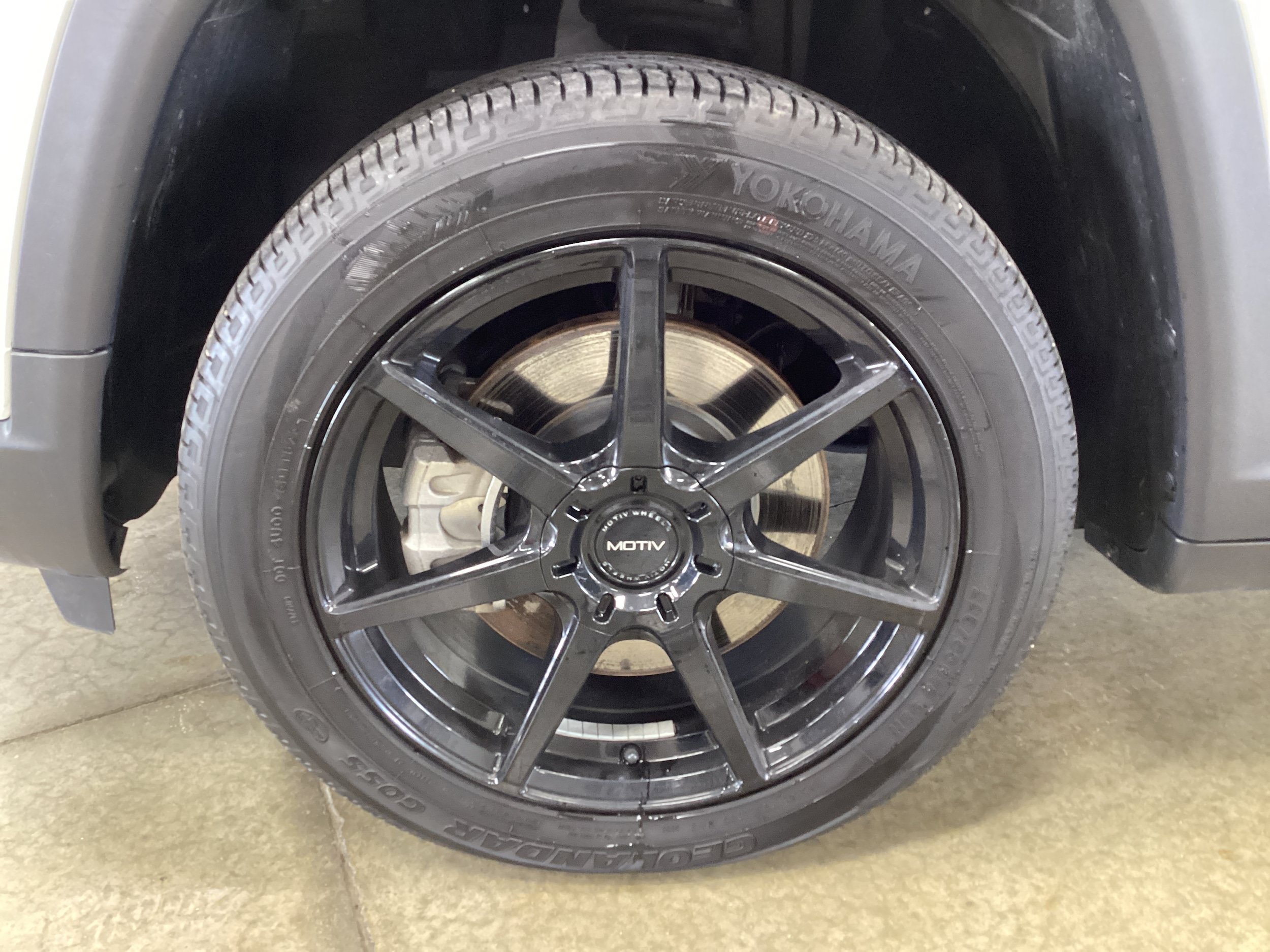 Used 2024 Jeep Compass Latitude w/ Sun and Sound Group AWD/4WD image 8