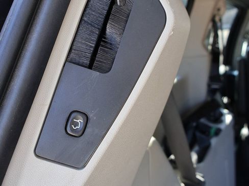 Used 2018 Dodge Grand Caravan SXT FWD image 7