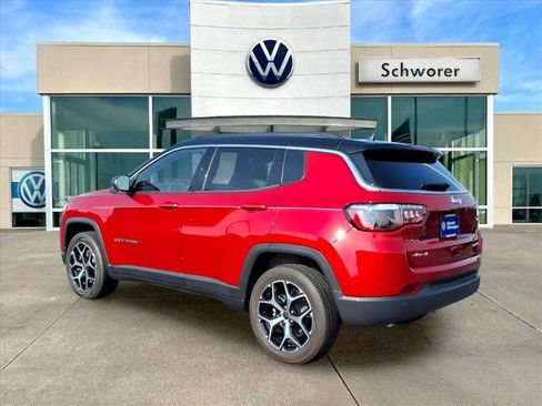 Used 2025 Jeep Compass Limited image 10