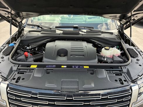 New 2026 Land Rover Range Rover Long Wheelbase SE AWD/4WD image 16