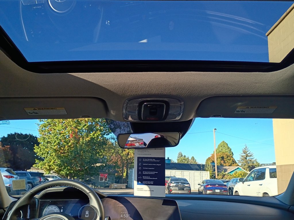 Certified 2025 Hyundai Elantra Limited FWD image 22