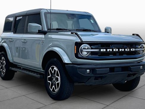 Used 2024 Ford Bronco Outer Banks image 3