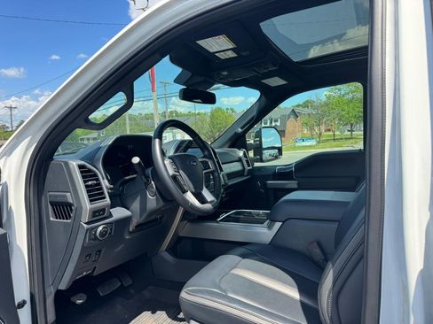 Used 2022 Ford F450 Platinum w/ FX4 Off-Road Package image 21