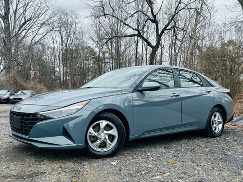 Used 2021 Hyundai Elantra SE image 2