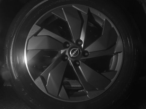 Used 2025 Nissan Rogue SV image 15