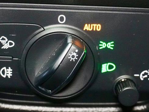 Used 2017 Audi A3 e-tron Premium Plus w/ Technology Package image 38