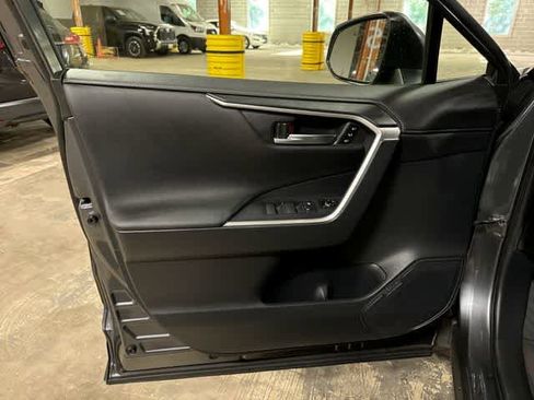 Used 2019 Toyota RAV4 Limited w/ Carpet Mat Package AWD/4WD image 32