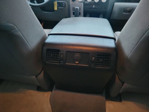 Used 2011 Toyota Tundra 4x4 CrewMax image 19