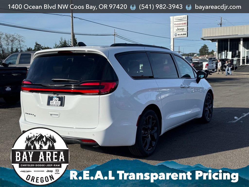 New 2026 Chrysler Pacifica Select w/ S Appearance Package FWD image 5