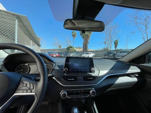 Used 2025 Nissan Altima 2.5 SV image 33