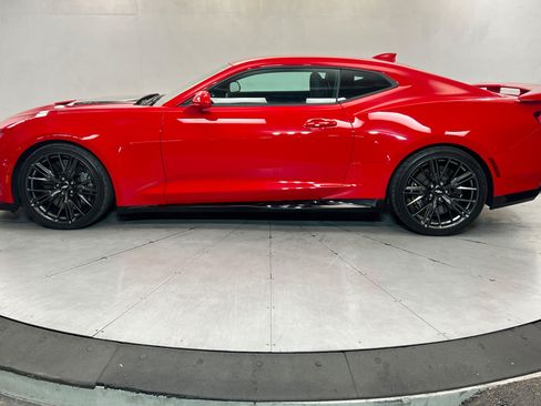Used 2018 Chevrolet Camaro ZL1 RWD image 2