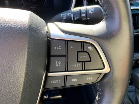 Used 2023 Toyota Highlander Limited image 24