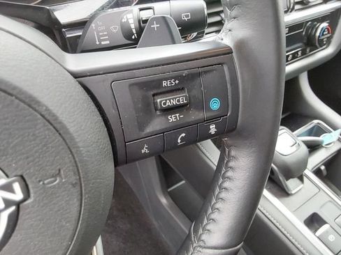 Used 2025 Nissan Pathfinder SV AWD/4WD image 28