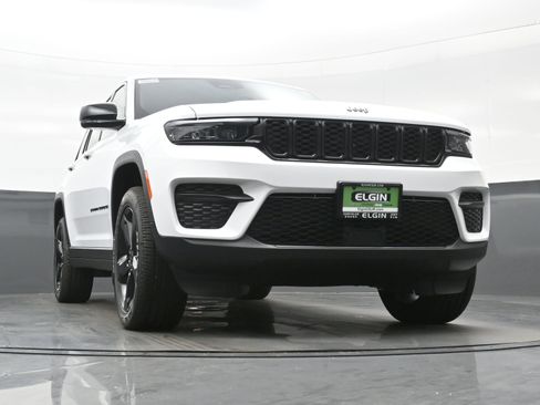New 2025 Jeep Grand Cherokee Altitude AWD/4WD image 17