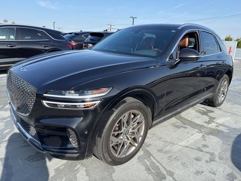 Used 2023 Genesis GV70 2.5T w/ Advanced Package image 2