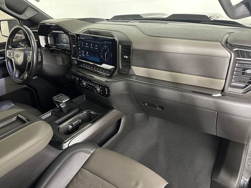 Used 2022 Chevrolet Silverado 1500 ZR2 w/ Technology Package AWD/4WD image 34